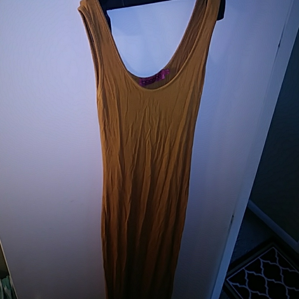Yellow bodycon dress. Flower sandals